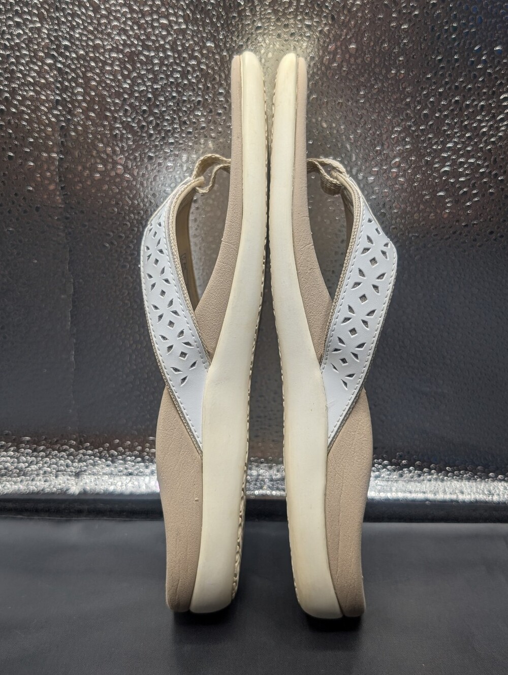 Vionic Women's Casandra Flip Flops White Leather - Picture 10 of 12